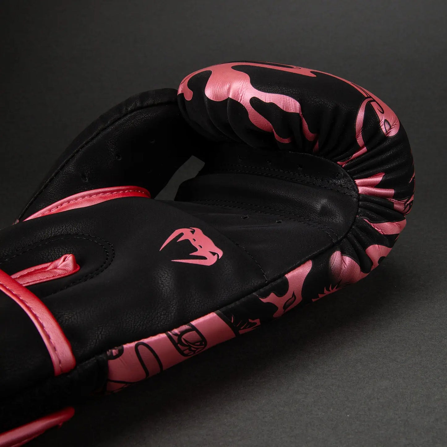 Venum Dragon's Flight - Black/Metallic Pink